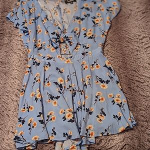 Front tie floral romper
